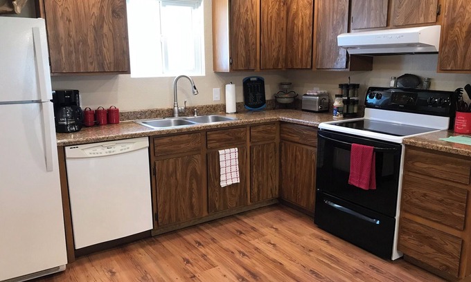 Heart of Missoula House | Mountain Views and Hot Tub