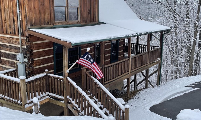 Chalet Village North Cabin | Mountain Views and rustic charm Sleeps 6 Hot Tub, Firepit, Pool Table