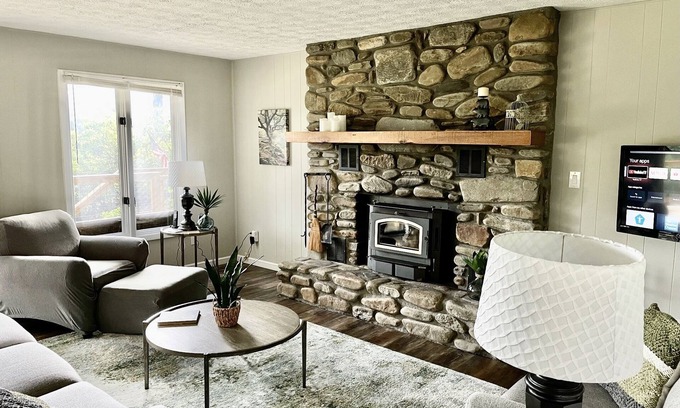 Burnsville House | Mountain Views and Sounds of the River on the golf course