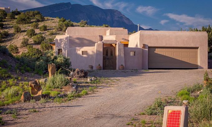 Placitas House | Mountain views and spectacular sunsets!