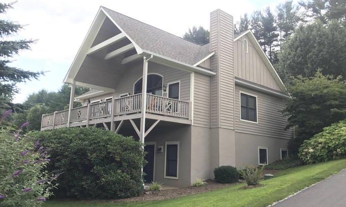 Jefferson House | Mountain Views From Jefferson Landing Golf Course