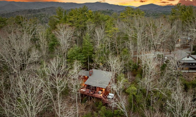 Hidden Lake Cabin | Mountain Views | Hot Tub | Pet Friendly