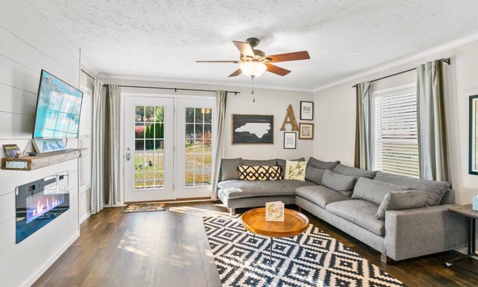 Candler House | Mountain Views *Hot Tub* at Blue Bird Cottage