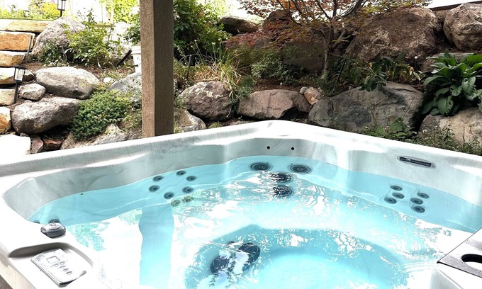 Cedar Hills Apartment | Mountain Views - Hot Tub - Huge Patio + BBQ Fun