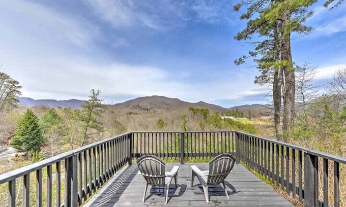 Canton House | Mountain Views I Covered Deck w/Hot Tub-Sleeps 11