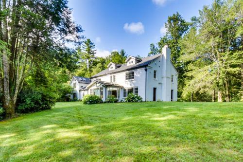 Highlands House | Mountain Views Modern Mansion in Highlands!