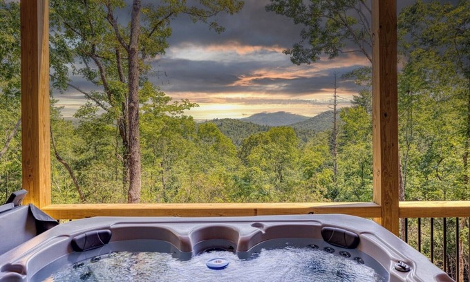 Cherry Log Cabin | Mountain Views | Private | Hot Tub | Firepit