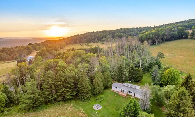 Union Dale House | Mountain Views, Private Pond, Mins 2 Elk Mountain