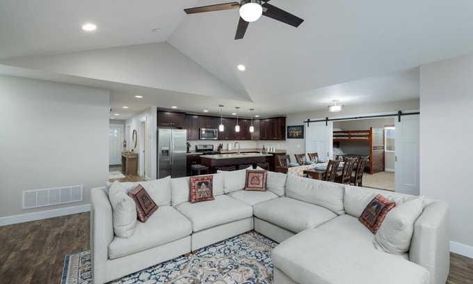 Bozeman House | Mountain Views, Single family home near airport. Skyview Retreat!