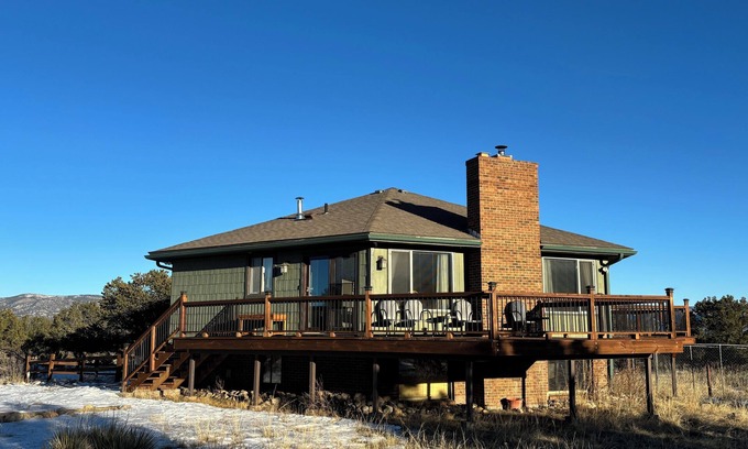 Buena Vista House | Mountain Views - Upper Level -STR000010