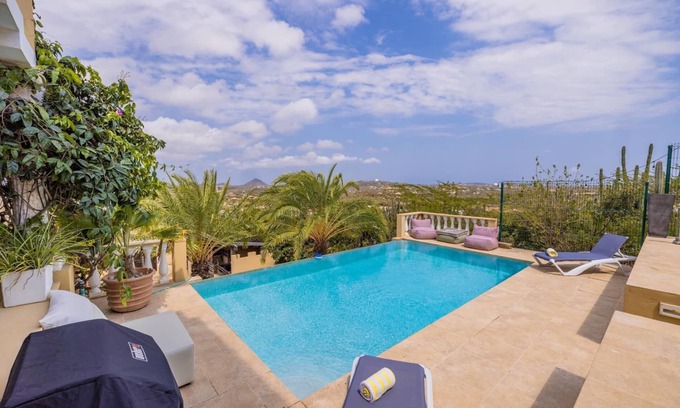 Jamanota Villa | Mountain Villa ~ Infinity Pool ~ Majestic Views
