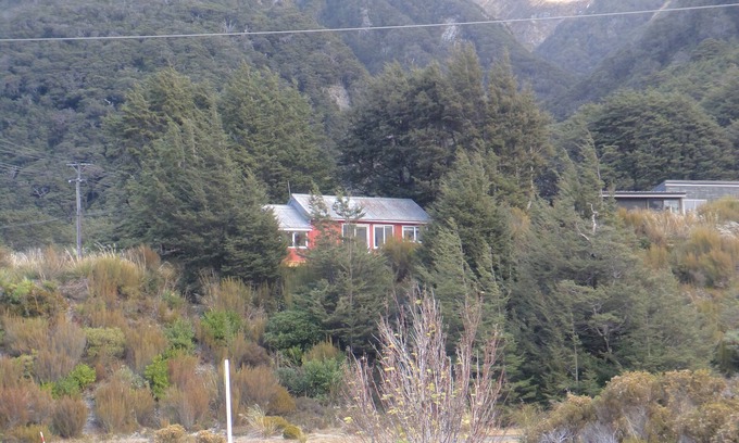 Arthur's Pass Cottage | Mountain Village Bach