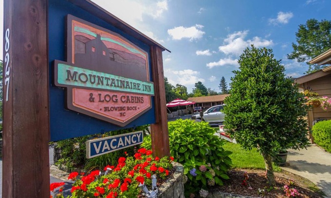 Blowing Rock Hotel | Mountainaire Inn and Log Cabins