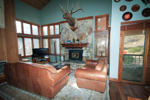 Mammoth Lakes House | Mountainback #79, Loft, Den
