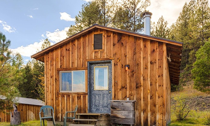 Oroville Cabin | Mountaineer Cabin at Eden Valley Ranch