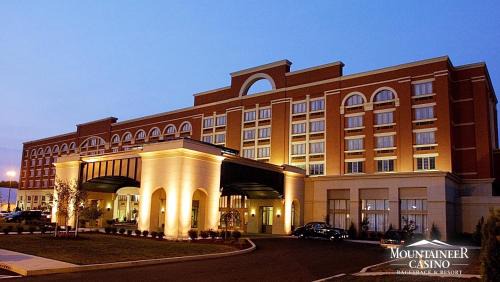 New Cumberland Hotel | Mountaineer Casino Resort
