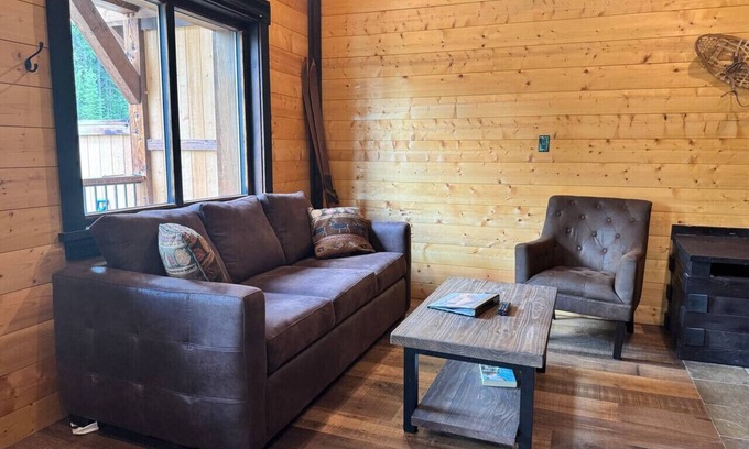 Golden Cabin | Mountaineer Creekside Cabin