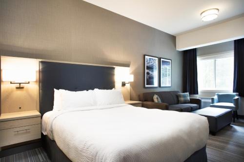 Lake Louise Hotel | Mountaineer Lodge