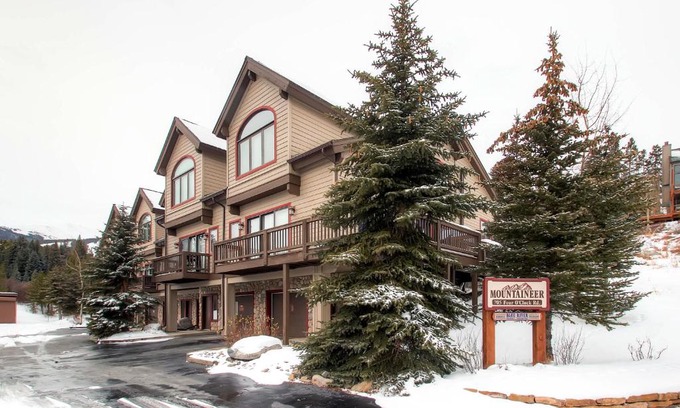 Four O'Clock House | Mountaineer #M-1 - Ski-In/Ski-Out - Private Outdoor Hot Tub