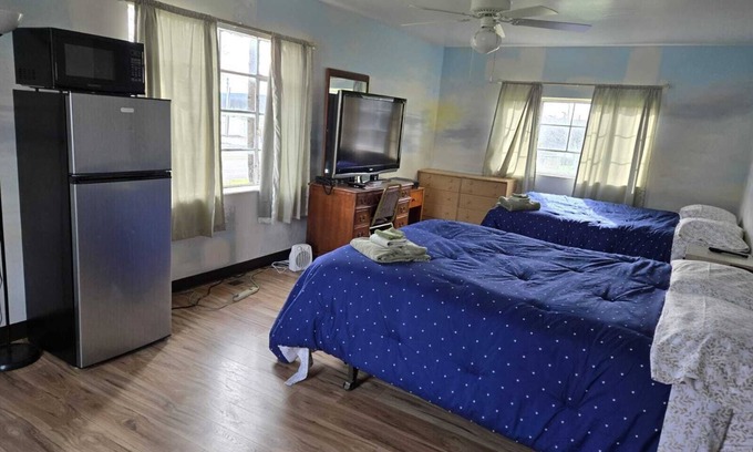 Mount Storm Hotel | Mountaineer Motel