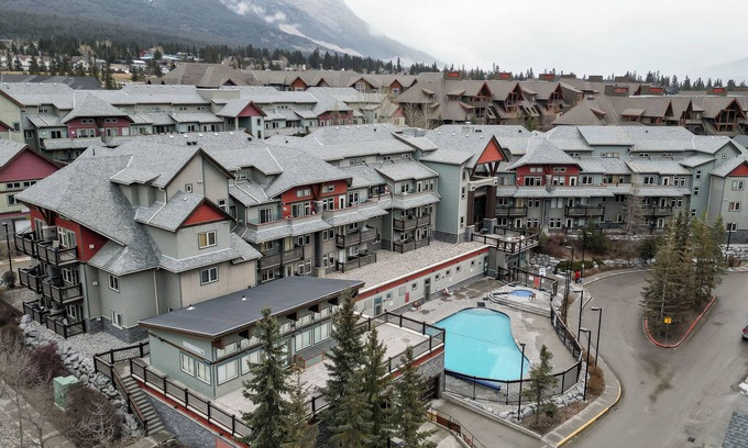 Cougar Creek Condo | Mountains' Edge by ML