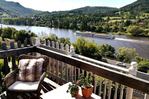 Dolni Zalezly Apartment | Mountains Galerie Apartment Hana