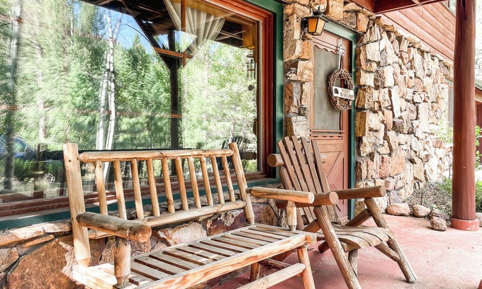 Cascade-Chipita Park Cabin | Mountainside Cabin Peaceful Near hiking trailsn