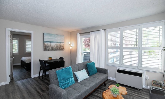 Craigleith Apartment | Mountainside Retreat - Ski in/out - Endless Coffee