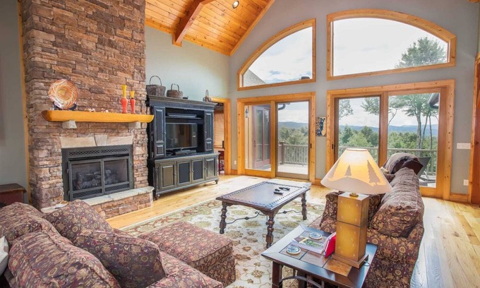 Elk Park Cabin | Mountainside Cabin in Luxury Community