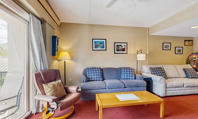 Lincoln Condo | Mountainside condo w/pool & rec room; walk to lifts & town