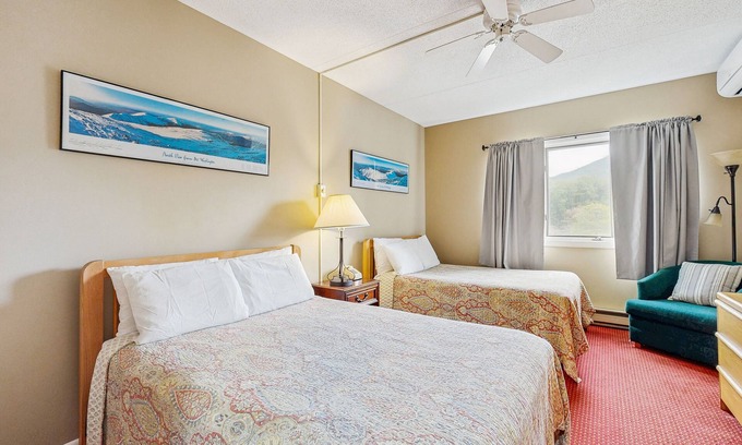 Lincoln Apartment | Mountainside efficiency w/pool & hot tub; walk to lifts & town
