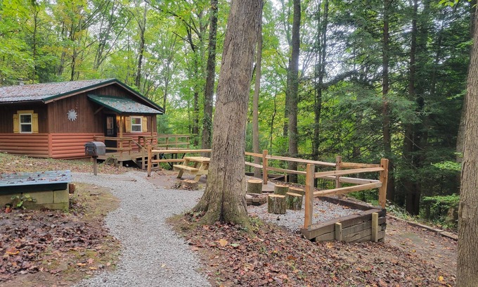 Rockbridge Cabin | Mountainside Retreat (Hocking Hills Area)