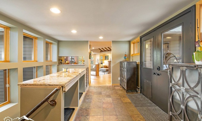 Kerr Gulch House | Mountainside Splendor Lux Master BR 180° Views