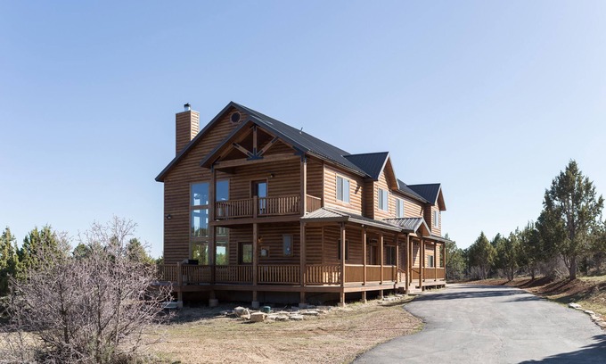 Zion National Park East Entrance Cabin | MountainStarCabin - Lrg Cabin boarders Zion NP - Happy Place for Gathering