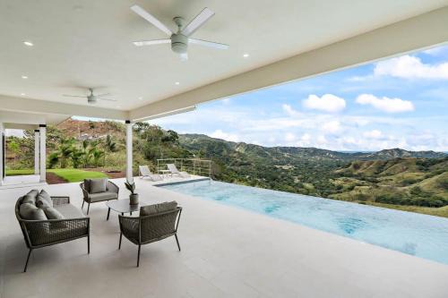 Coco House | Mountaintop 4-Bedroom with Pool Huge Views