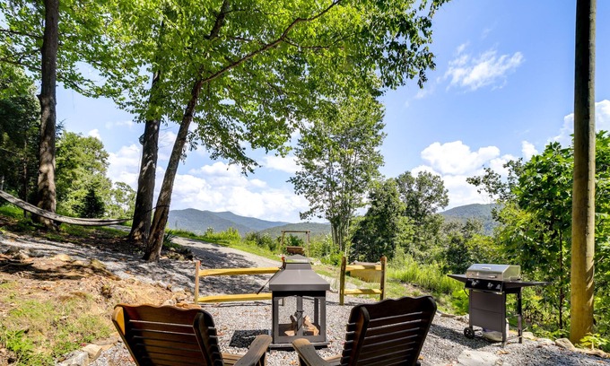 Canton Apartment | Mountaintop Glamping Cabin w/ Mountain Views