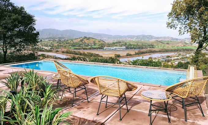 Santa Venetia Apartment | Mountaintop Onsen Retreat Studio w/Pool, Swim Machine, Spa and Views!