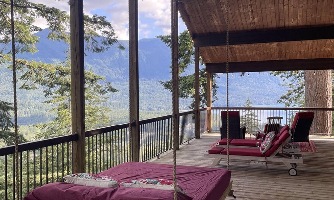 Cultus Lake House | Mountaintop retreat with panoramic views 10 minutes from Cultus Lake.