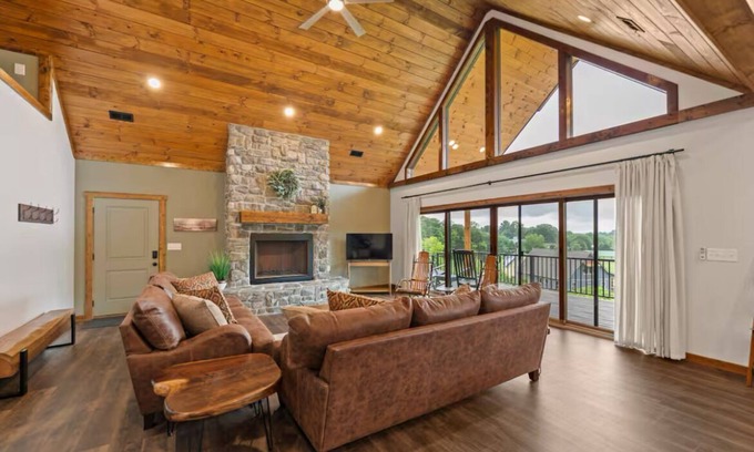 Maryville House | Mountainview Lodge
