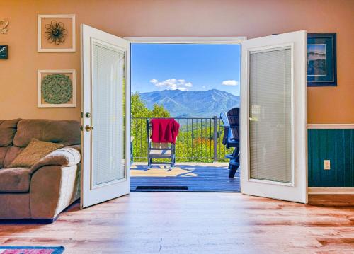 Chalet Village House | Mountainview Majesty