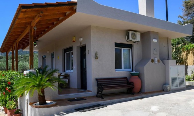 Agios Nikolaos House | Mourelo House