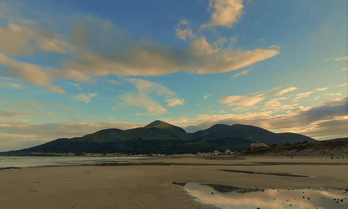 Newcastle Apartment | Mourne Mountain Art Apartments