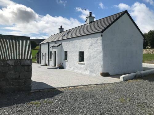 Newry House | Mournes Family Cottage with Hot Tub