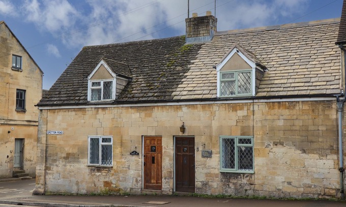 Winchcombe Cottage | MOUSE HOLE COTTAGE, pet friendly, with open fire in Winchcombe