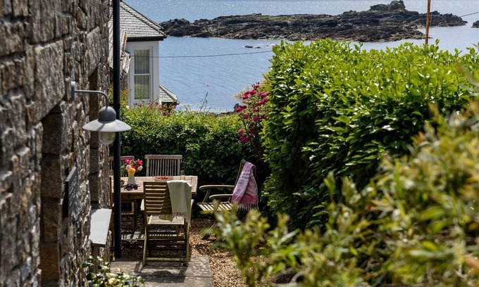 Mousehole Cottage | Mousehole Cottage, stylish with sea views, parking & close to village centre