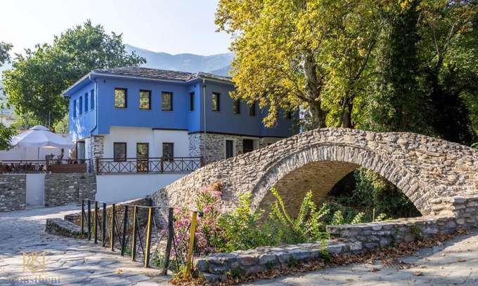 Pieres House | Moustheni Blue Guest House