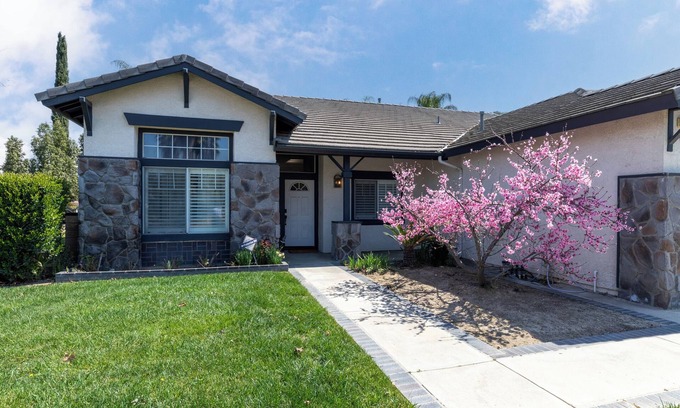 Loma Linda House | Move-in Special! 4BD Home – First Month 4,500 USD