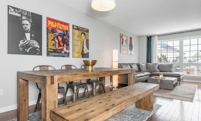 Ottawa Division House | Movie Haven: furnished 3bedrooms mid-term rental in Barrhaven