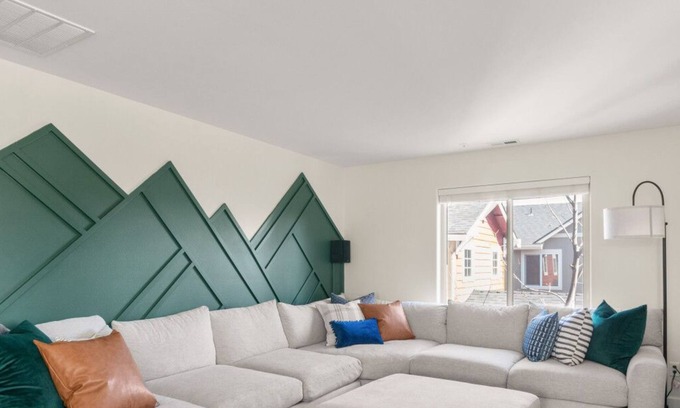 Larkspur House | Movie Theater, Office, Pets! - Stunning Bend Home