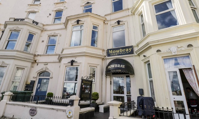 Bridlington Old Town Apartment | MOWBRAY 1, pet friendly, country holiday cottage in Bridlington